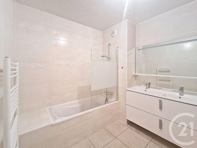 Afficher la photo en grand Appartement T3 à vendre - 3 pièces - 64.5 m2 - ARCACHON - 33 - AQUITAINE - Century 21 Duprat & Associés