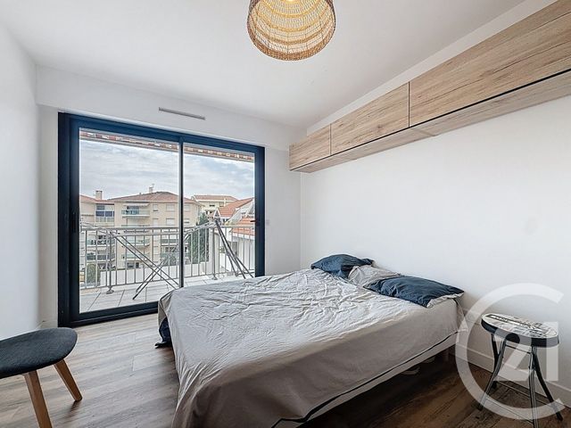 Afficher la photo en grand Appartement T3 à vendre - 3 pièces - 62.04 m2 - ARCACHON - 33 - AQUITAINE - Century 21 Duprat & Associés