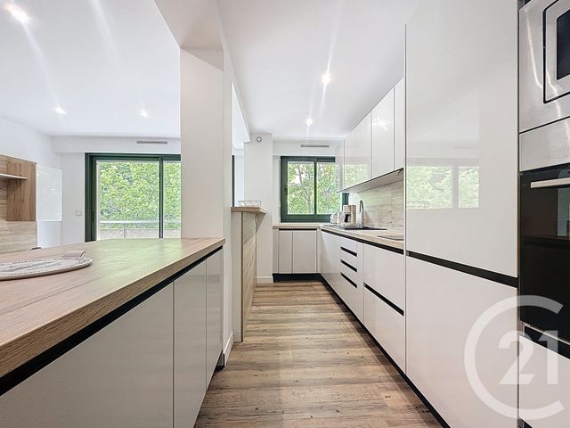 Afficher la photo en grand Appartement T3 à vendre - 3 pièces - 62.04 m2 - ARCACHON - 33 - AQUITAINE - Century 21 Duprat & Associés