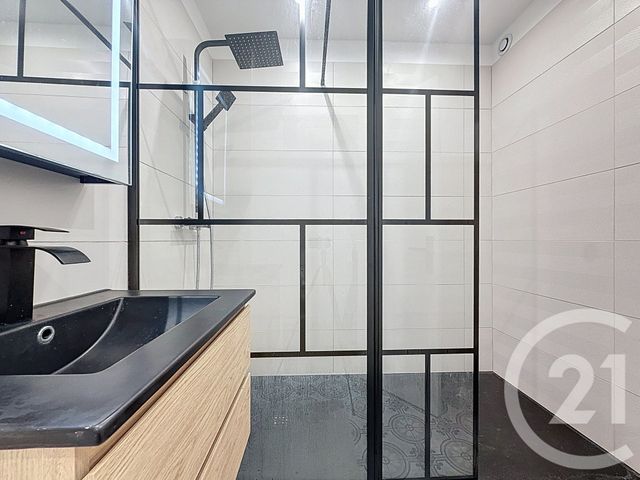 Afficher la photo en grand Appartement T3 à vendre - 3 pièces - 62.04 m2 - ARCACHON - 33 - AQUITAINE - Century 21 Duprat & Associés