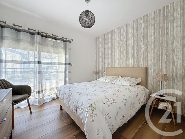 Afficher la photo en grand Appartement T4 à vendre - 4 pièces - 95.6 m2 - ARCACHON - 33 - AQUITAINE - Century 21 Duprat & Associés