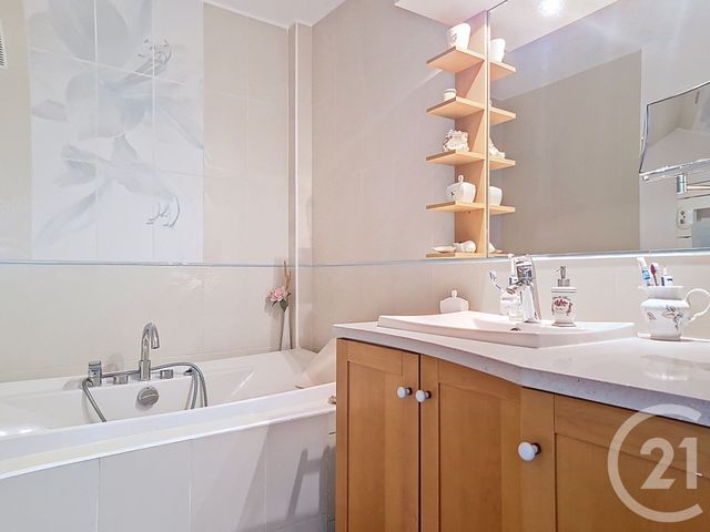 Appartement T3 à vendre - 4 pièces - 58.35 m2 - ARCACHON - 33 - AQUITAINE - Century 21 Duprat & Associés