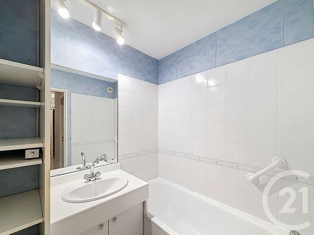 Afficher la photo en grand Appartement T3 à vendre - 3 pièces - 59.0 m2 - ARCACHON - 33 - AQUITAINE - Century 21 Duprat & Associés