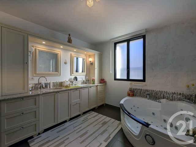 Appartement F4 à vendre - 4 pièces - 132.0 m2 - ARCACHON - 33 - AQUITAINE - Century 21 Duprat & Associés