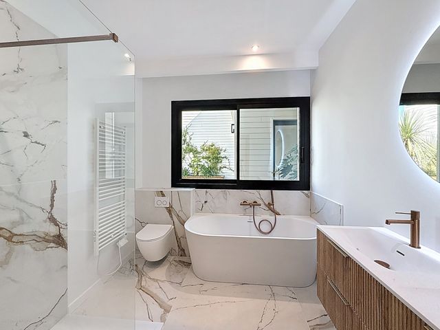 Afficher la photo en grand Appartement F6 à vendre - 5 pièces - 178.0 m2 - ARCACHON - 33 - AQUITAINE - Century 21 Duprat & Associés