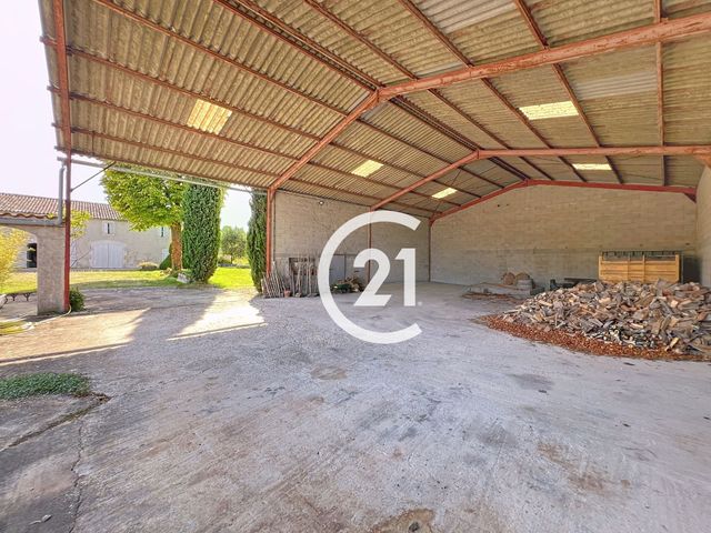 maison à vendre - 8 pièces - 402.0 m2 - GENTE - 16 - POITOU-CHARENTES - Century 21 Duprat & Associés