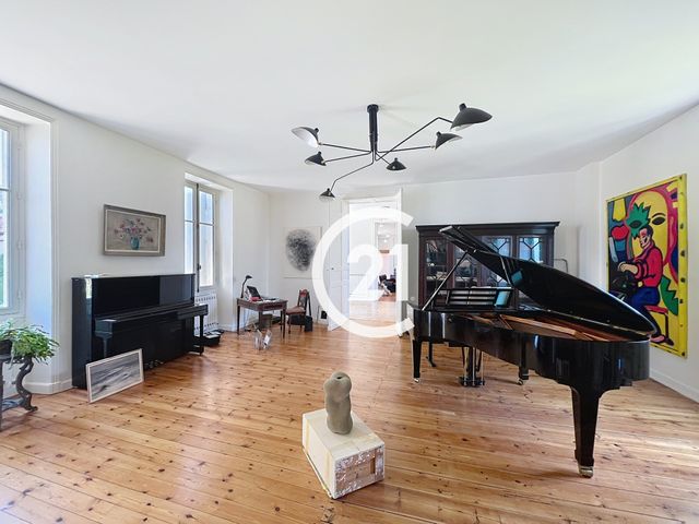 maison à vendre - 8 pièces - 402.0 m2 - GENTE - 16 - POITOU-CHARENTES - Century 21 Duprat & Associés